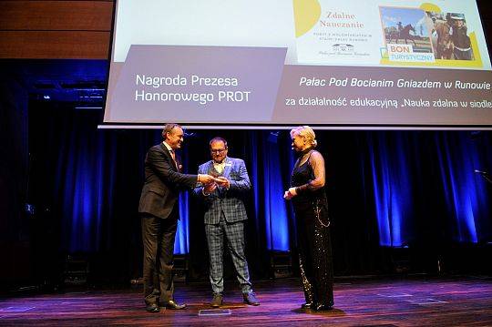 Nagroda za edukację i działania w pandemii